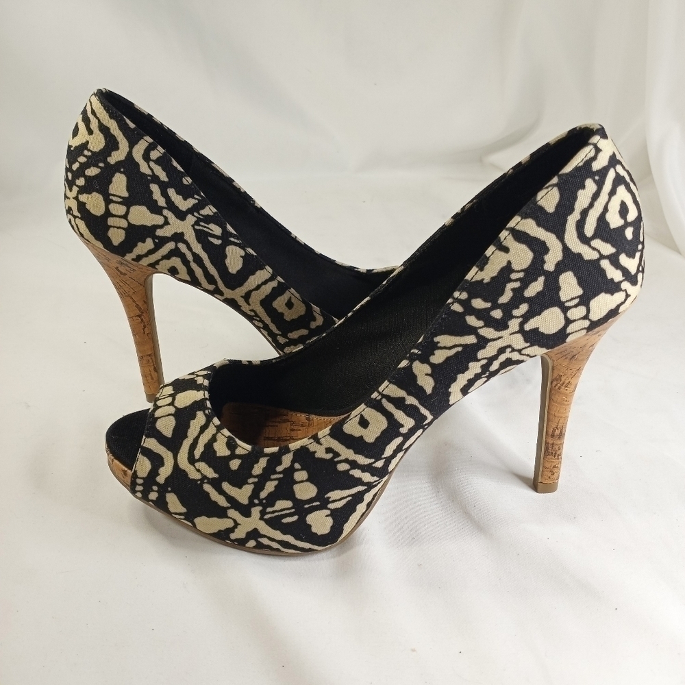 CHRISTIAN Siriano Black & Beige Open Toe Heel. - Picture 4 of 9